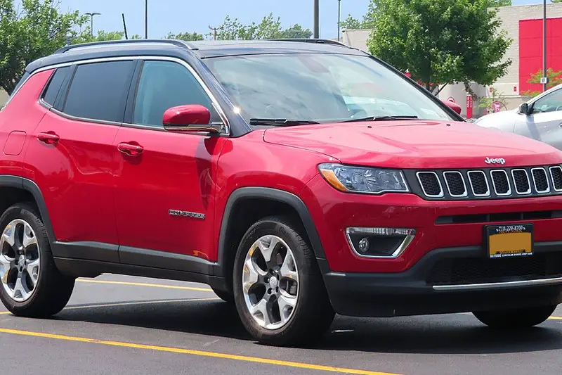 Jeep Compass estacionado